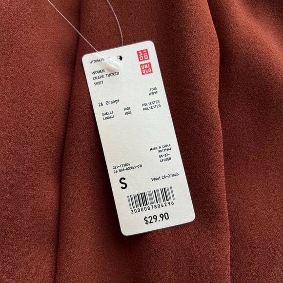 Uniqlo A-Line Skirt in Deep Red - Picture 4 of 7